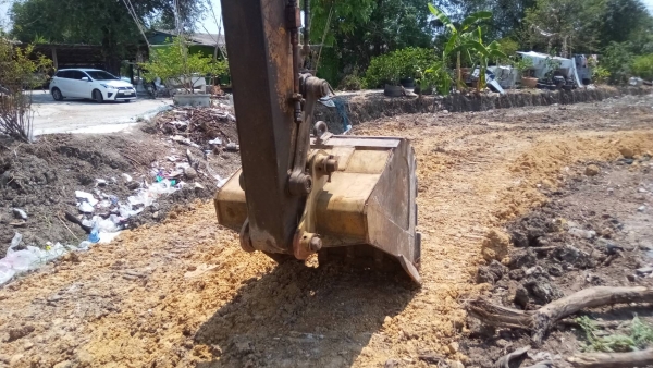 ขายฮิตาชิเก่านอกมีลายหัวแย็กช่วงล่างดีเอวดีแต่สีไม่สวยราคา 260,000