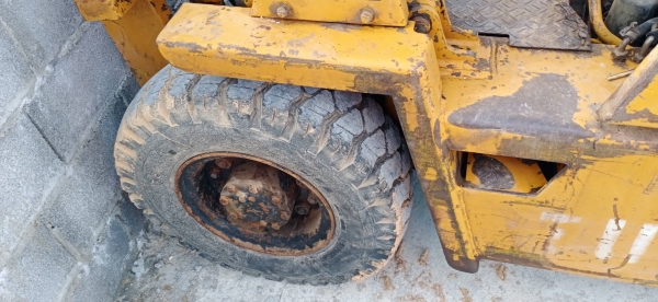 ลดราคาเหลือ 80,000 ขายฟอร์คลิฟต์ KOMATSU FD20-7 2 ตันราคา 100,000