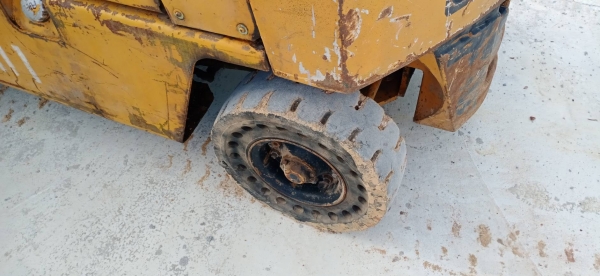 ลดราคาเหลือ 80,000 ขายฟอร์คลิฟต์ KOMATSU FD20-7 2 ตันราคา 100,000 ลดราคาเหลือ 80,000 ขายฟอร์คลิฟต์ KOMATSU FD20-7 2 ตันราคา 100,000