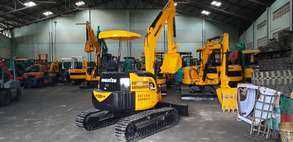 ขาย รถขุด KOMATSU รุ่น PC35MR-1- มือสองญี่ปุ่น  แทรกเหล็ก  สลัก บูทเอวแน่น 100\% สวยพร้อมใช้งาน มือถือ 0818753444