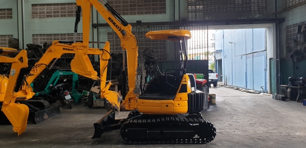 ขาย รถขุด KOMATSU รุ่น PC35MR-1- มือสองญี่ปุ่น  แทรกเหล็ก  สลัก บูทเอวแน่น 100\% สวยพร้อมใช้งาน มือถือ 0818753444