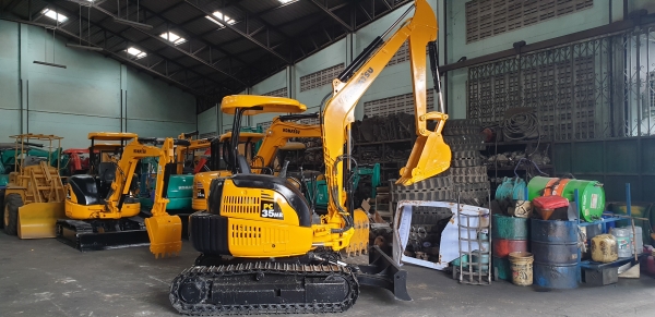 ขาย รถขุด KOMATSU รุ่น PC35MR-1- มือสองญี่ปุ่น  แทรกเหล็ก  สลัก บูทเอวแน่น 100\% สวยพร้อมใช้งาน มือถือ 0818753444