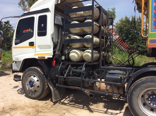 ขายเฉพาะหัว ISUZU DEGA270 ยูโรวัน หัวลากแท้ ติดก๊าซNgv ปี2544 ขายเฉพาะหัว ISUZU DEGA270 ยูโรวัน หัวลากแท้ ติดก๊าซNgv ปี2544