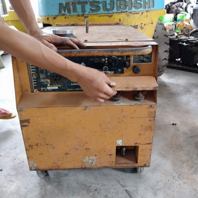 ตู้เชื่อมสนามพร้อมใช้เครื่องยนต์เบนซินสตาร์ทกุญแจ