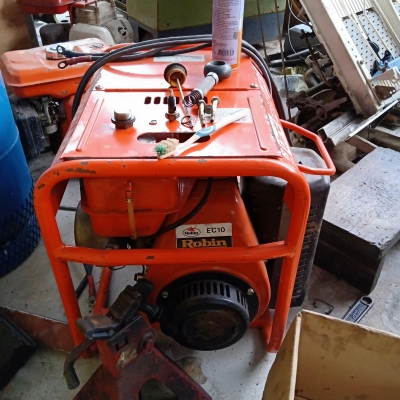 ตู้เชื่อมสนามพร้อมใช้เครื่องยนต์เบนซินสตาร์ทกุญแจ