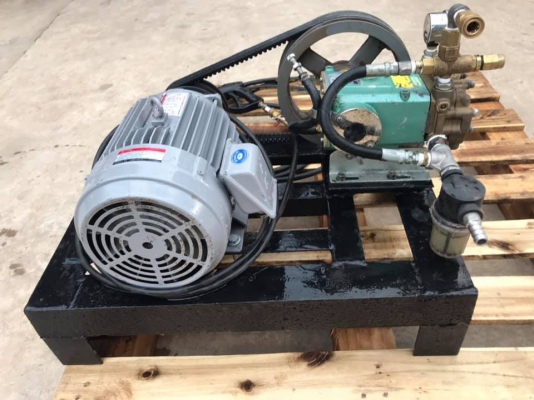 เครื่องฉีดน้ำเเรงดันสูง 5เเรง 380v  20000บาท 0848465595