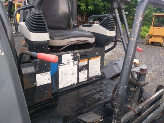 ขายรถแมคโค KOMATSU PC30MR-2 แทรคเหล็ก คอนโทรลสั้น ปั้มนิ้ว มีไปบ์ปิ้ง ติอต่อ 098-7962549