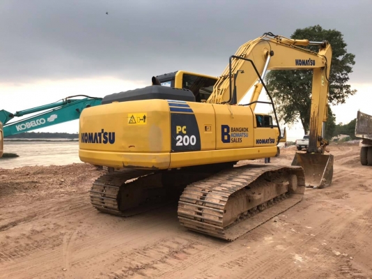 แบคโฮ KOMATSU PC200-8 แบคโฮ KOMATSU PC200-8
