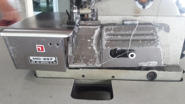 จักรโพ้งอุตสาหกรรม JUKI รุ่น MO-357  5 เส้น MADE IN JAPAN