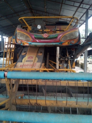 ขายรถเกี่ยวข้าวเกษตรพัฒนา ปลดหนี้ปี56 หน้ากว้าง3.30m เครื่องJo8c250เทอร์โบว์ ช่วงล่าง10เพลาใหญ่ พร้อมใช้งานสีเดิมโรงงาน ขายรถเกี่ยวข้าวเกษตรพัฒนา ปลดหนี้ปี56 หน้ากว้าง3.30m เครื่องJo8c250เทอร์โบว์ ช่วงล่าง10เพลาใหญ่ พร้อมใช้งานสีเดิมโรงงาน