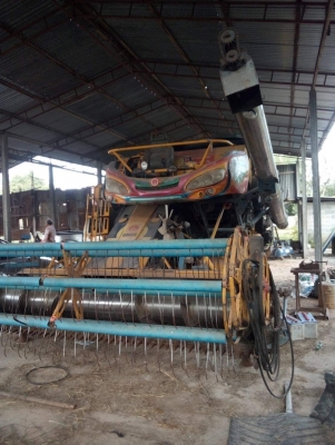 ขายรถเกี่ยวข้าวเกษตรพัฒนา ปลดหนี้ปี56 หน้ากว้าง3.30m เครื่องJo8c250เทอร์โบว์ ช่วงล่าง10เพลาใหญ่ พร้อมใช้งานสีเดิมโรงงาน ขายรถเกี่ยวข้าวเกษตรพัฒนา ปลดหนี้ปี56 หน้ากว้าง3.30m เครื่องJo8c250เทอร์โบว์ ช่วงล่าง10เพลาใหญ่ พร้อมใช้งานสีเดิมโรงงาน