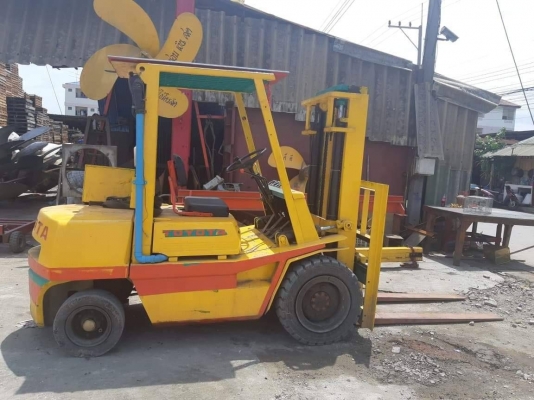 ขายฟอร์คลิฟต์TOYOTA 3ตันเสาสูง3เมตรเครื่องดีเซลเกียร์ออโต้ราคา 90,000