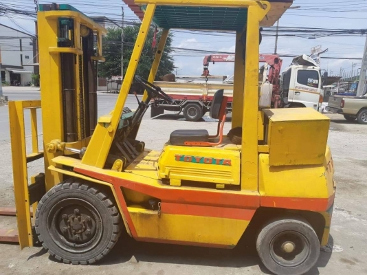 ขายฟอร์คลิฟต์TOYOTA 3ตันเสาสูง3เมตรเกียร์ออโต้เครื่องดีเซลราคา 90,000