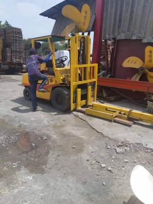 ขายฟอร์คลิฟต์TOYOTA 3ตันเสาสูง3เมตรเกียร์ออโต้เครื่องดีเซลราคา 90,000