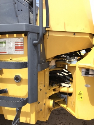 ขายรถตักล้อยาง KOMATSU WA100-3 (2,XXX ชั่วโมง) นำเข้าเองจากญี่ปุ่น สภาพสวยพร้อมใช้งาน