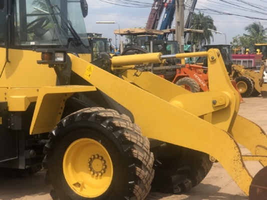 ขายรถตักล้อยาง KOMATSU WA100-6 ปี 2013 นำเข้าเองจากญี่ปุ่น สภาพสวยพร้อมใช้งาน มีVDOการทำงานครับ