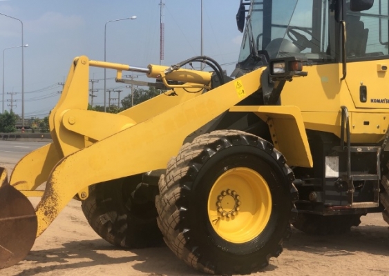 ขายรถตักล้อยาง KOMATSU WA100-6 ปี 2013 นำเข้าเองจากญี่ปุ่น สภาพสวยพร้อมใช้งาน มีVDOการทำงานครับ