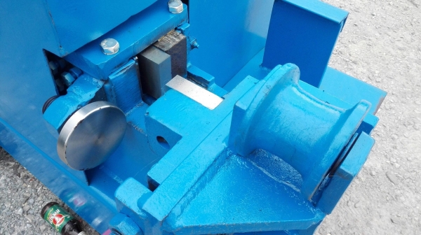 เครื่องตัดเหล็กเส้นก่อสร้างน่ำเฮง NAMHENG ระบบไฮดรอลิค ตัดหนา 28 mm มอเตอร์ Mitsubishi 3 HP 220V 2 ส เครื่องตัดเหล็กเส้นก่อสร้างน่ำเฮง NAMHENG ระบบไฮดรอลิค ตัดหนา 28 mm มอเตอร์ Mitsubishi 3 HP 220V 2 ส