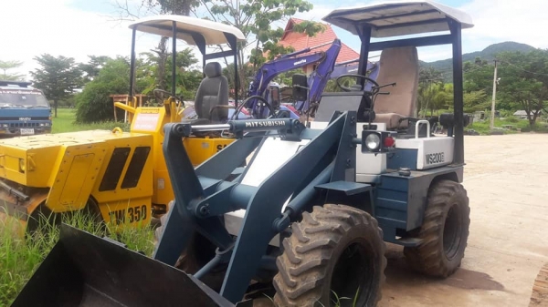 SALE FROM JAPAN* รถตักล้อยางMITSUBISHI WS200(เทียบเท่า WA30) / ขับเคลื่อน 2เพลา/รุ่นเอวอ่อน(เลี้ยวเอว)/ปรับสภาพ ขัดล้าง พร้อมใช้งาน