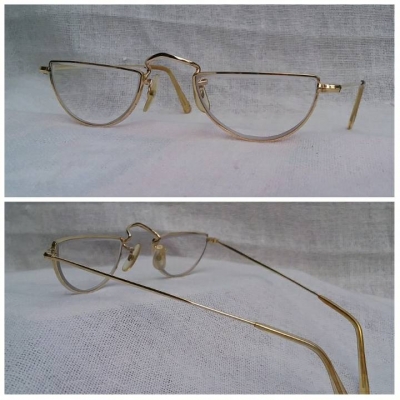 แว่นตาพระจันทร์ครึ่งดวง  'อัลก้า ผู้ยิ่งใหญ่'  ทศวรรษที่ '50s  ล้ำค่า - หายาก !  ทองโกลด์ฟิลด์อังกฤษ 12 K  สัดส่วนทองคำบริสุทธิ์  50\%  เลนส์สายตายาวมัลติโค้ท +200  Vintage ALGHA handmade in England  ข