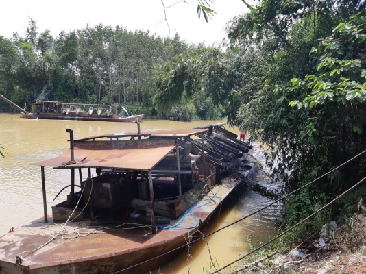 ขายเรือดูดทราย สภาพพร้อมไช้อุปกรครบ