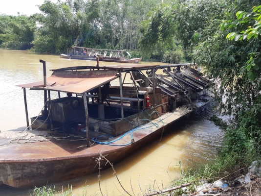 ขายเรือดูดทราย สภาพพร้อมไช้อุปกรครบ