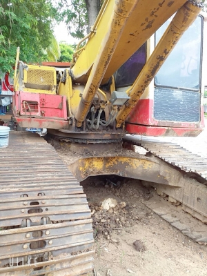 ขายKOMATSU PC200-5 มีบุ้งกี๋ หัวกระแทกราคา 550,000