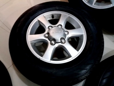 6รู139 ยางBrigedstoneดอกเต็มทุกเส้น 215 70 15 ปี14 ตจว รวมจัดส่งแล้วราคานี้ -กดเข้า www.phongcar2481.com มีสินค้าอีก -โทร 092-567-7374 และ 091-816-4725 พี LINE: PC2481 -ตจว จัดส่งถึงบ้าน พร้อมหลักฐานจัดส่ง