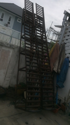 บันไดขึ้นรถ