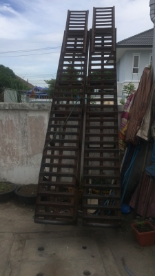 บันไดขึ้นรถ