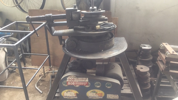 เครื่องดัดท่อไอเสีย