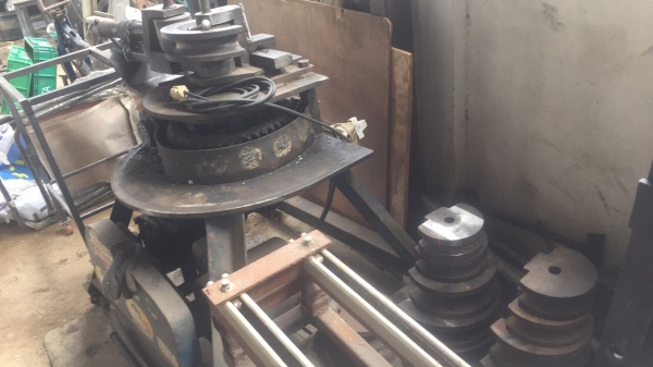 เครื่องดัดท่อไอเสีย