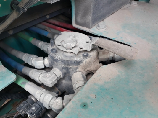 KOBELCO SK200-8 # YN12-60071 ใบ 60 มีลายต่อหัวเจาะ มือสองญี่ปุ่น KOBELCO SK200-8 # YN12-60071 ใบ 60 มีลายต่อหัวเจาะ มือสองญี่ปุ่น