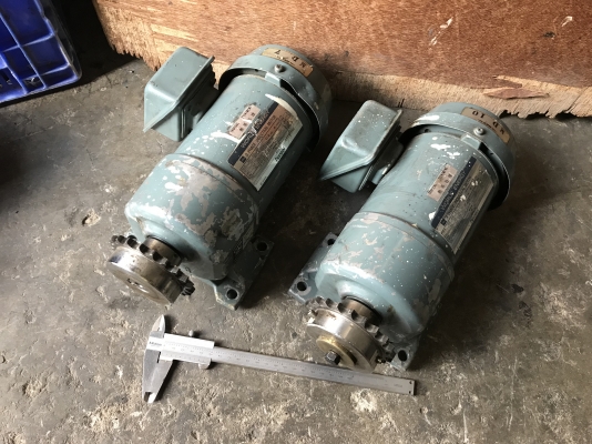 ขายมอเตอร์เกียร์ GTR 0.2Kw. 380V made in Japan อัตราทด 1:50 มีระบบเบรคในตัว เพลาออกประมาณ 28รองต่อนาที สภาพสวย หมุนนิ่ม พร้อมใช้งาน มี 2ตัวครับ ราคาตัวละ 2,800 บาท