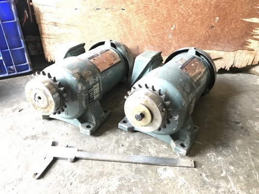 ขายมอเตอร์เกียร์ GTR 0.2Kw. 380V made in Japan อัตราทด 1:50 มีระบบเบรคในตัว เพลาออกประมาณ 28รองต่อนาที สภาพสวย หมุนนิ่ม พร้อมใช้งาน มี 2ตัวครับ ราคาตัวละ 2,800 บาท