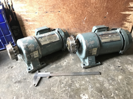 ขายมอเตอร์เกียร์ GTR 0.2Kw. 380V made in Japan อัตราทด 1:50 มีระบบเบรคในตัว เพลาออกประมาณ 28รองต่อนาที สภาพสวย หมุนนิ่ม พร้อมใช้งาน มี 2ตัวครับ ราคาตัวละ 2,800 บาท