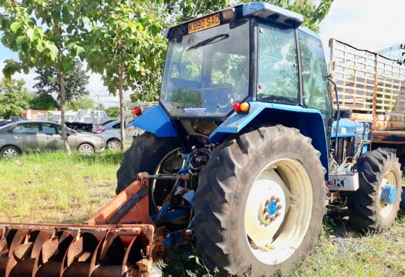 ขายด่วน FORD 6640 - 2 เพลา ตู้เก๋ง คานหน้าคาเรโร่ สวยจัดพร้อมใช้งาน อุปกรณ์ครบ ใบดันหน้า,ผาน 7 เครื่องดีเกียร์ดีใช้งานได้ปกติดีทุกอย่าง เอกสารสัญญาซื้อขาย