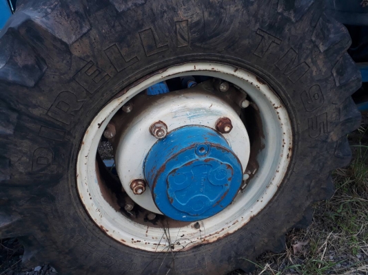 ขายด่วน FORD 6640 - 2 เพลา ตู้เก๋ง คานหน้าคาเรโร่ สวยจัดพร้อมใช้งาน อุปกรณ์ครบ ใบดันหน้า,ผาน 7 เครื่องดีเกียร์ดีใช้งานได้ปกติดีทุกอย่าง เอกสารสัญญาซื้อขาย