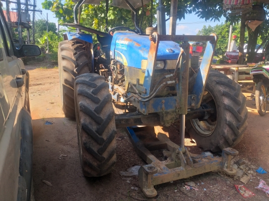 ขายด่วน รถไถ NEW HOLLAN T77 สองเพลา ขายตามสภาพ ชุดเพลาหน้าถอดเฟืองออกทั้งสองข้าง เครื่องเกียร์ดี ระบบไฮดรอลิดพร้อมใช้งาน สนใจสอบถาม 093 0764943  คุณ ตั้ม ราคา 280000