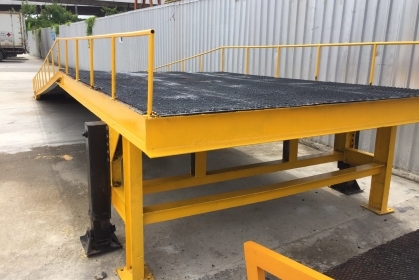 แลมป์ขึ้นสินค้า พร้อมขาช้าง สภาพใหม่มากๆ ปรับระดับได้ สินค้ามี2 ตัว แลมป์ขึ้นสินค้า พร้อมขาช้าง สภาพใหม่มากๆ ปรับระดับได้ สินค้ามี2 ตัว