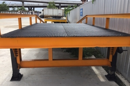 แลมป์ขึ้นสินค้า พร้อมขาช้าง สภาพใหม่มากๆ ปรับระดับได้ สินค้ามี2 ตัว แลมป์ขึ้นสินค้า พร้อมขาช้าง สภาพใหม่มากๆ ปรับระดับได้ สินค้ามี2 ตัว