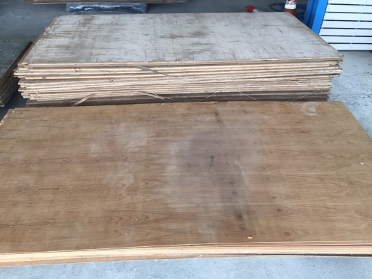 แผ่นอัด สภาพดี ความหนา 10-20 มิลลิเมตร