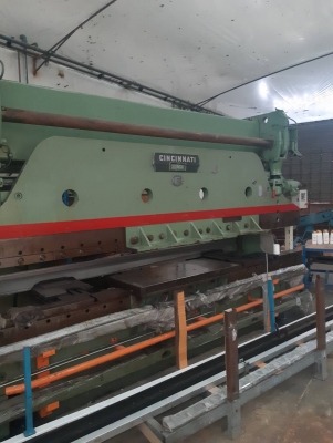 เครื่องพับ 150 ตัน 4 เมตร ระบบ แอร์ คลัช พับยาว 4 เมตร ได้หนา 6 มิล ราคา 400000 บาท บาท