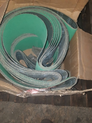 เครื่องเจียร 2 เครื่อง พร้อมกระดาษทรายจำนวนมาก ของอิตาลี 2 เครื่อง 50,000 บาทครับ