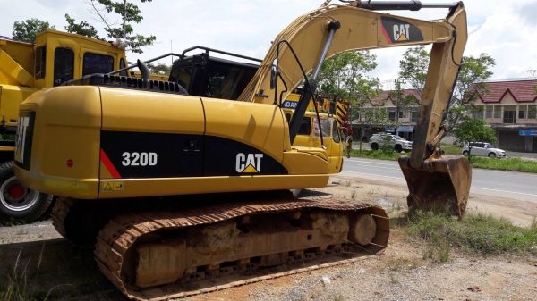 ขายCAT320D มี2คัน คันที่1ไมล์5700ชม.คันที่2 ไมล์6500ชม.เล่มพร้อมโอนราคาคันละ 2,200,000