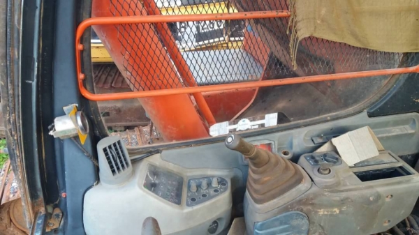 ขาย 590,000 HITACHI EX 200-5  เครื่องดี ปั้มแรง เอวแน่น ช่วงล่างสวย รถพร้อมใช้งาน  รถอยู่ สระบุรี 090-772-3710 090-772-3708