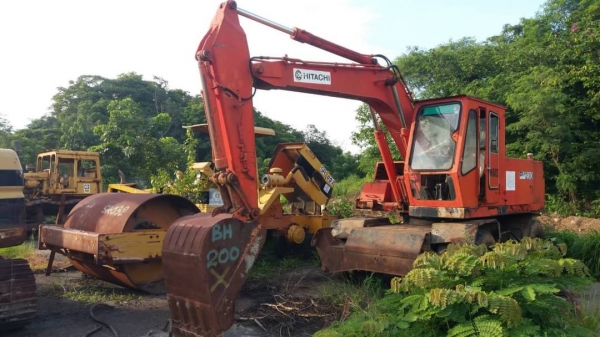 ขาย 325,000 รถแบคโฮล้อยาง HITACHI WH04DS 2 เพลา พร้อมลายหัวเจาะ เครื่องดี ปั้มแรง เอวแน่น ยางดี มีเท้าช้าง รถพร้อมใช้  รถอยู่ สระบุรี 090-772-3710 090-772-3708