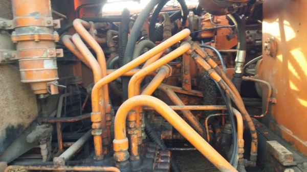 ขาย 325,000 รถแบคโฮล้อยาง HITACHI WH04DS 2 เพลา พร้อมลายหัวเจาะ เครื่องดี ปั้มแรง เอวแน่น ยางดี มีเท้าช้าง รถพร้อมใช้  รถอยู่ สระบุรี 090-772-3710 090-772-3708