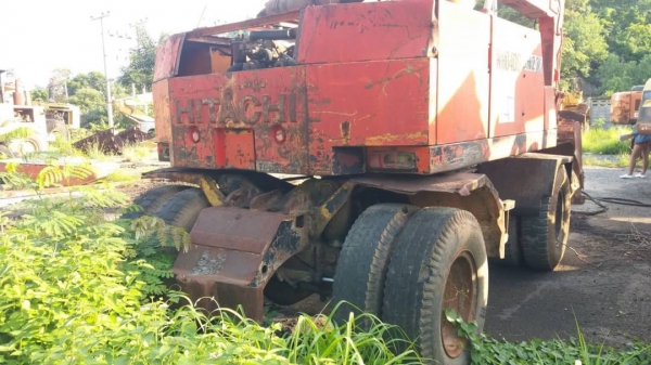 ขาย 325,000 รถแบคโฮล้อยาง HITACHI WH04DS 2 เพลา พร้อมลายหัวเจาะ เครื่องดี ปั้มแรง เอวแน่น ยางดี มีเท้าช้าง รถพร้อมใช้  รถอยู่ สระบุรี 090-772-3710 090-772-3708