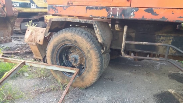 ขาย 325,000 รถแบคโฮล้อยาง HITACHI WH04DS 2 เพลา พร้อมลายหัวเจาะ เครื่องดี ปั้มแรง เอวแน่น ยางดี มีเท้าช้าง รถพร้อมใช้  รถอยู่ สระบุรี 090-772-3710 090-772-3708